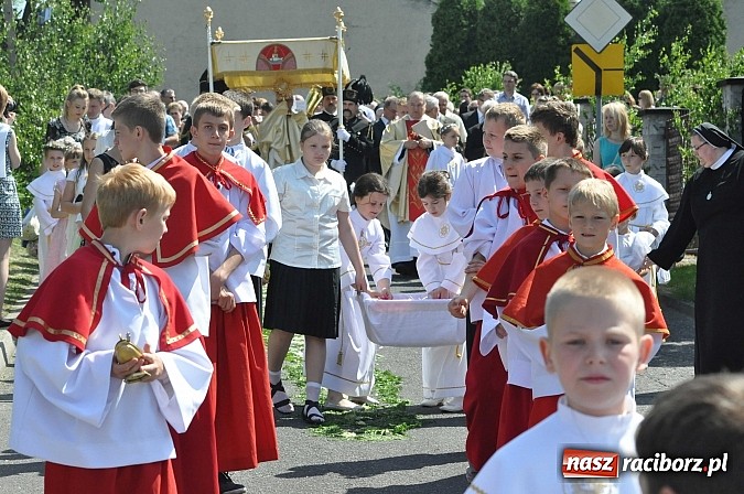 Zdjęcie w galerii na portalu naszraciborz.pl: Uroczystość Najświętszego Ciała i Krwi Chrystusa w Kościele obecna od XIII wieku wiadomości z regionu