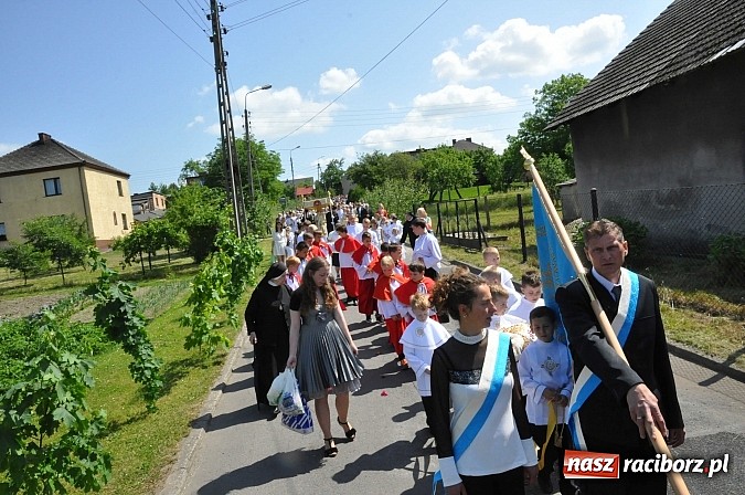 Zdjęcie w galerii na portalu naszraciborz.pl: Uroczystość Najświętszego Ciała i Krwi Chrystusa w Kościele obecna od XIII wieku wiadomości z regionu