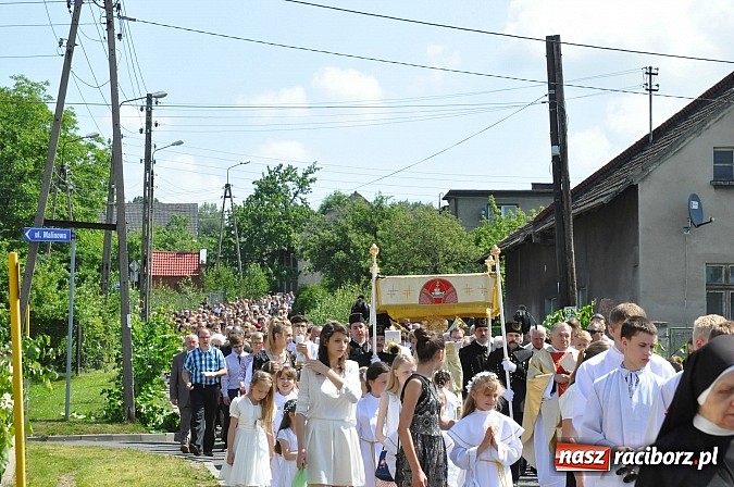 Zdjęcie w galerii na portalu naszraciborz.pl: Uroczystość Najświętszego Ciała i Krwi Chrystusa w Kościele obecna od XIII wieku wiadomości z regionu