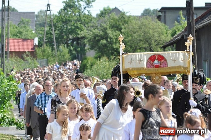 Zdjęcie w galerii na portalu naszraciborz.pl: Uroczystość Najświętszego Ciała i Krwi Chrystusa w Kościele obecna od XIII wieku wiadomości z regionu