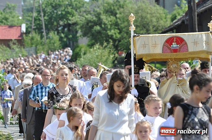 Zdjęcie w galerii na portalu naszraciborz.pl: Uroczystość Najświętszego Ciała i Krwi Chrystusa w Kościele obecna od XIII wieku wiadomości z regionu