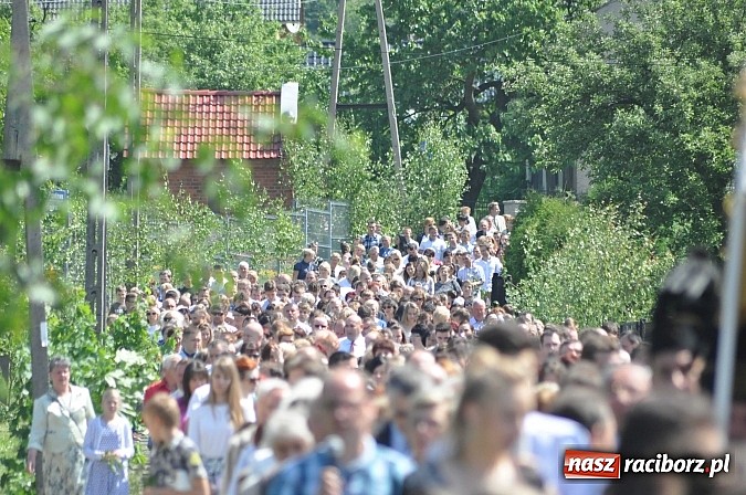 Zdjęcie w galerii na portalu naszraciborz.pl: Uroczystość Najświętszego Ciała i Krwi Chrystusa w Kościele obecna od XIII wieku wiadomości z regionu