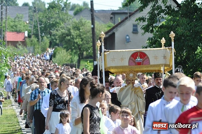 Zdjęcie w galerii na portalu naszraciborz.pl: Uroczystość Najświętszego Ciała i Krwi Chrystusa w Kościele obecna od XIII wieku wiadomości z regionu