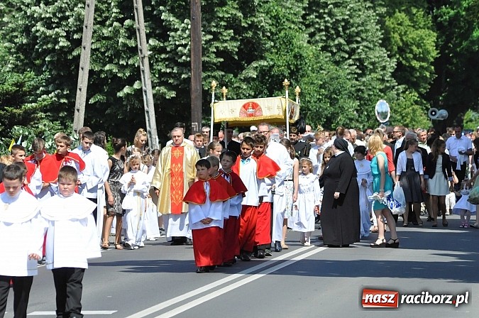 Zdjęcie w galerii na portalu naszraciborz.pl: Uroczystość Najświętszego Ciała i Krwi Chrystusa w Kościele obecna od XIII wieku wiadomości z regionu