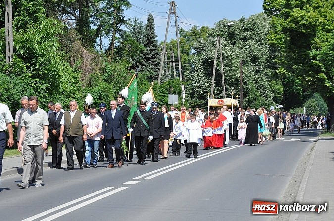Zdjęcie w galerii na portalu naszraciborz.pl: Uroczystość Najświętszego Ciała i Krwi Chrystusa w Kościele obecna od XIII wieku wiadomości z regionu