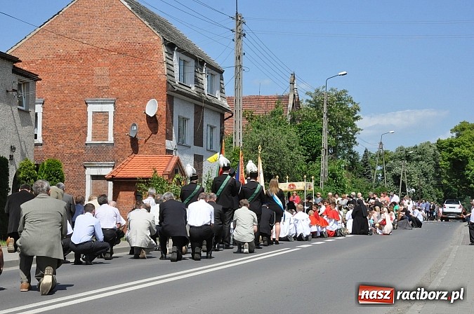 Zdjęcie w galerii na portalu naszraciborz.pl: Uroczystość Najświętszego Ciała i Krwi Chrystusa w Kościele obecna od XIII wieku wiadomości z regionu