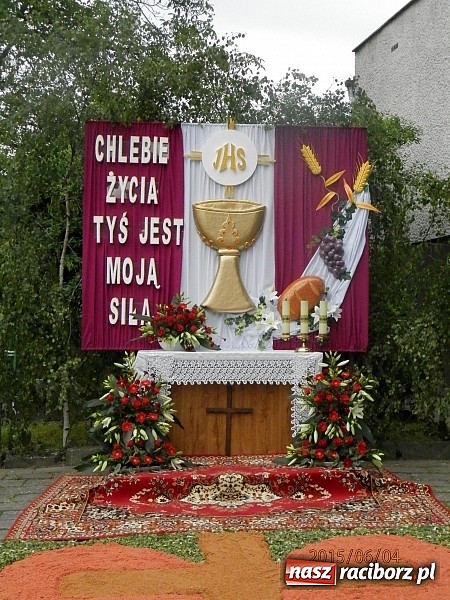 Zdjęcie w galerii na portalu naszraciborz.pl: Uroczystość Najświętszego Ciała i Krwi Chrystusa w Kościele obecna od XIII wieku wiadomości z regionu