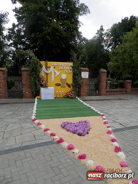 Zdjęcie w galerii na portalu naszraciborz.pl: Uroczystość Najświętszego Ciała i Krwi Chrystusa w Kościele obecna od XIII wieku wiadomości z regionu