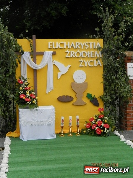 Zdjęcie w galerii na portalu naszraciborz.pl: Uroczystość Najświętszego Ciała i Krwi Chrystusa w Kościele obecna od XIII wieku wiadomości z regionu