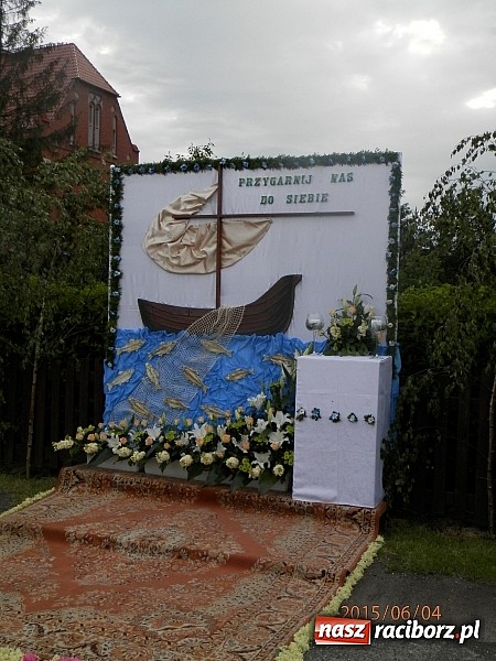 Zdjęcie w galerii na portalu naszraciborz.pl: Uroczystość Najświętszego Ciała i Krwi Chrystusa w Kościele obecna od XIII wieku wiadomości z regionu