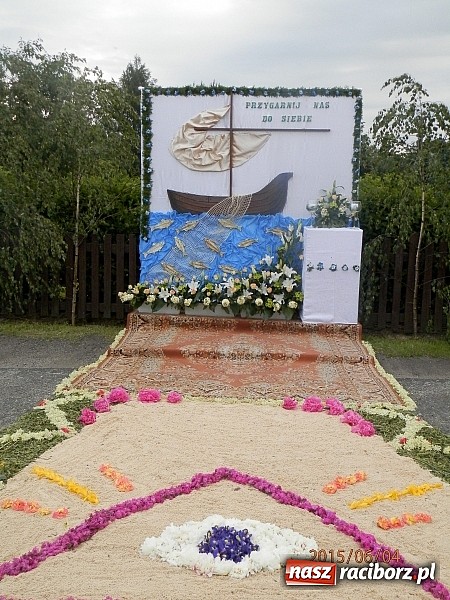 Zdjęcie w galerii na portalu naszraciborz.pl: Uroczystość Najświętszego Ciała i Krwi Chrystusa w Kościele obecna od XIII wieku wiadomości z regionu