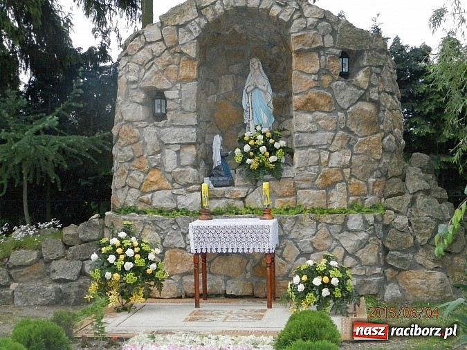 Zdjęcie w galerii na portalu naszraciborz.pl: Uroczystość Najświętszego Ciała i Krwi Chrystusa w Kościele obecna od XIII wieku wiadomości z regionu