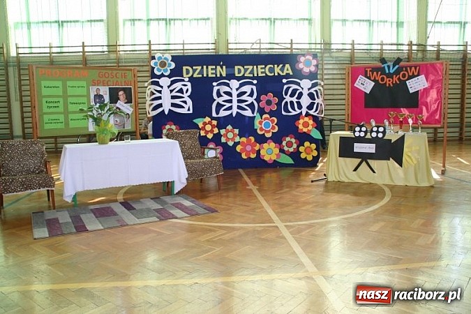 Zdjęcie w galerii na portalu naszraciborz.pl: Szkolna wystawa psów w Tworkowie. Na Dzień Dziecka  wiadomości z regionu