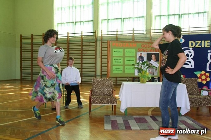 Zdjęcie w galerii na portalu naszraciborz.pl: Szkolna wystawa psów w Tworkowie. Na Dzień Dziecka  wiadomości z regionu