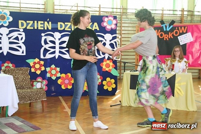 Zdjęcie w galerii na portalu naszraciborz.pl: Szkolna wystawa psów w Tworkowie. Na Dzień Dziecka  wiadomości z regionu