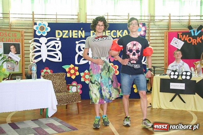 Zdjęcie w galerii na portalu naszraciborz.pl: Szkolna wystawa psów w Tworkowie. Na Dzień Dziecka  wiadomości z regionu