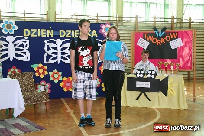 Zdjęcie w galerii na portalu naszraciborz.pl: Szkolna wystawa psów w Tworkowie. Na Dzień Dziecka  wiadomości z regionu