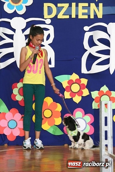 Zdjęcie w galerii na portalu naszraciborz.pl: Szkolna wystawa psów w Tworkowie. Na Dzień Dziecka  wiadomości z regionu