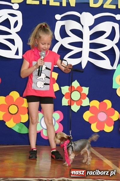 Zdjęcie w galerii na portalu naszraciborz.pl: Szkolna wystawa psów w Tworkowie. Na Dzień Dziecka  wiadomości z regionu