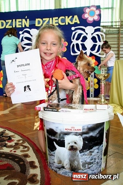 Zdjęcie w galerii na portalu naszraciborz.pl: Szkolna wystawa psów w Tworkowie. Na Dzień Dziecka  wiadomości z regionu