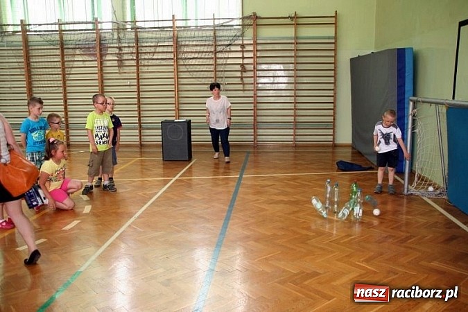 Zdjęcie w galerii na portalu naszraciborz.pl: Szkolna wystawa psów w Tworkowie. Na Dzień Dziecka  wiadomości z regionu