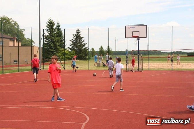 Zdjęcie w galerii na portalu naszraciborz.pl: Szkolna wystawa psów w Tworkowie. Na Dzień Dziecka  wiadomości z regionu