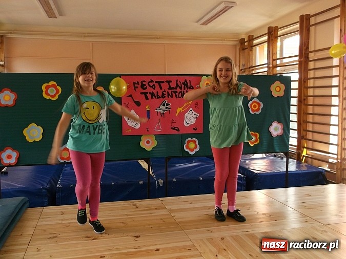 Zdjęcie w galerii na portalu naszraciborz.pl: Festiwal Talentów w SP 15 w Raciborzu wiadomości z regionu