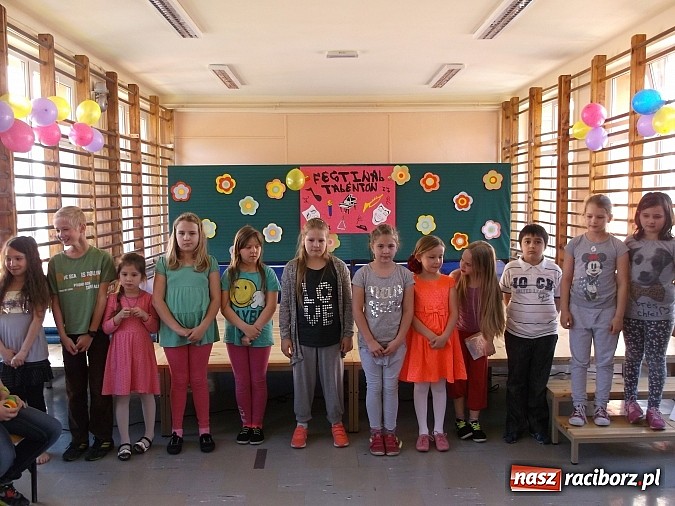 Zdjęcie w galerii na portalu naszraciborz.pl: Festiwal Talentów w SP 15 w Raciborzu wiadomości z regionu