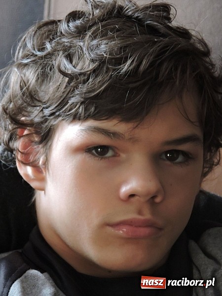 Zdjęcie w galerii na portalu naszraciborz.pl: Mała rzecz - wielki efekt, czyli dlaczego warto zbierać plastikowe zakrętki. Historia Kuby z Raciborza wiadomości z regionu