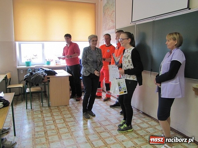 Zdjęcie w galerii na portalu naszraciborz.pl: Gimnazjalni mistrzowie ratownictwa wiadomości z regionu