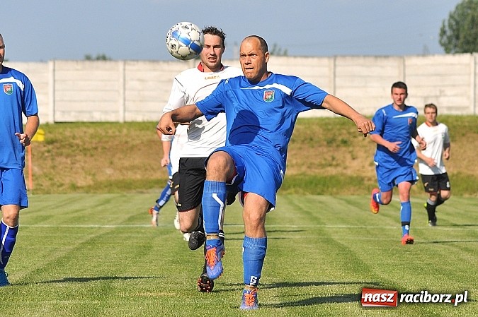 Zdjęcie w galerii na portalu naszraciborz.pl: Pietrowicki Start wygrał po golu w końcówce meczu wiadomości z regionu