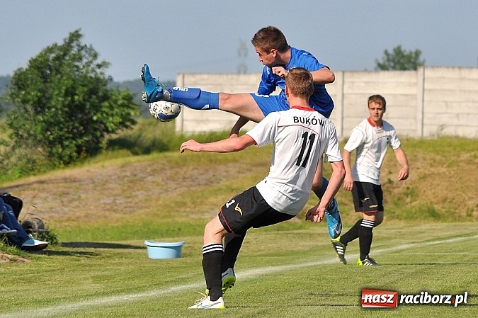 Zdjęcie w galerii na portalu naszraciborz.pl: Pietrowicki Start wygrał po golu w końcówce meczu wiadomości z regionu