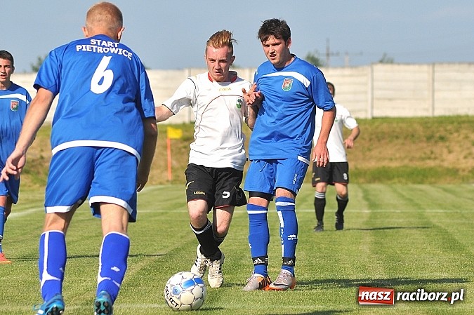 Zdjęcie w galerii na portalu naszraciborz.pl: Pietrowicki Start wygrał po golu w końcówce meczu wiadomości z regionu