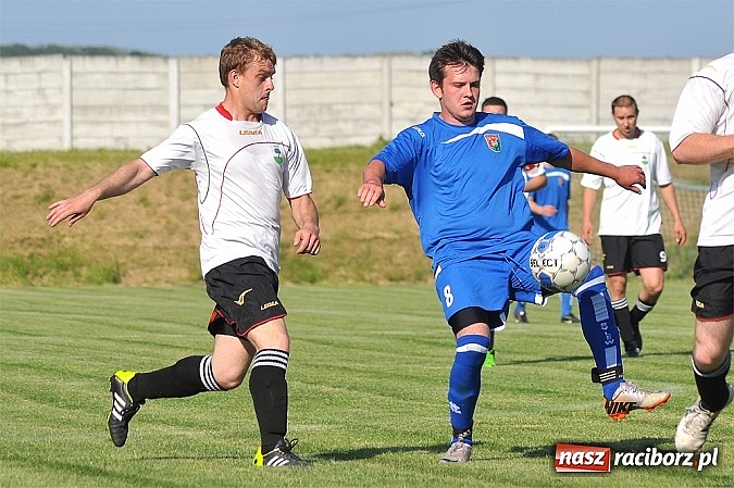 Zdjęcie w galerii na portalu naszraciborz.pl: Pietrowicki Start wygrał po golu w końcówce meczu wiadomości z regionu