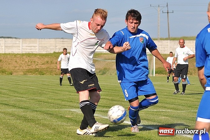 Zdjęcie w galerii na portalu naszraciborz.pl: Pietrowicki Start wygrał po golu w końcówce meczu wiadomości z regionu