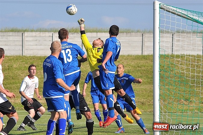 Zdjęcie w galerii na portalu naszraciborz.pl: Pietrowicki Start wygrał po golu w końcówce meczu wiadomości z regionu