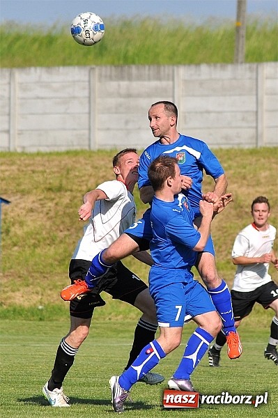 Zdjęcie w galerii na portalu naszraciborz.pl: Pietrowicki Start wygrał po golu w końcówce meczu wiadomości z regionu