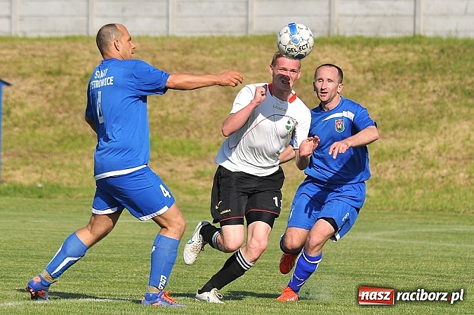 Zdjęcie w galerii na portalu naszraciborz.pl: Pietrowicki Start wygrał po golu w końcówce meczu wiadomości z regionu