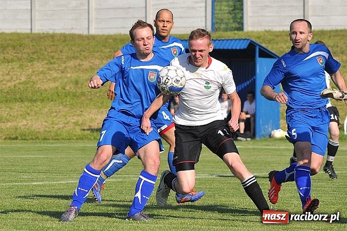 Zdjęcie w galerii na portalu naszraciborz.pl: Pietrowicki Start wygrał po golu w końcówce meczu wiadomości z regionu