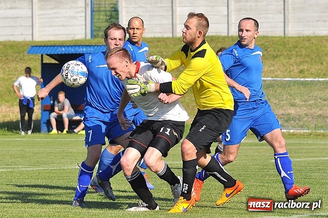 Zdjęcie w galerii na portalu naszraciborz.pl: Pietrowicki Start wygrał po golu w końcówce meczu wiadomości z regionu