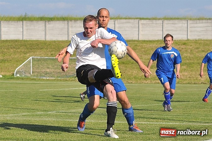Zdjęcie w galerii na portalu naszraciborz.pl: Pietrowicki Start wygrał po golu w końcówce meczu wiadomości z regionu