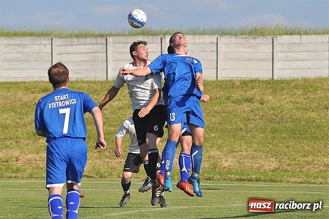Zdjęcie w galerii na portalu naszraciborz.pl: Pietrowicki Start wygrał po golu w końcówce meczu wiadomości z regionu