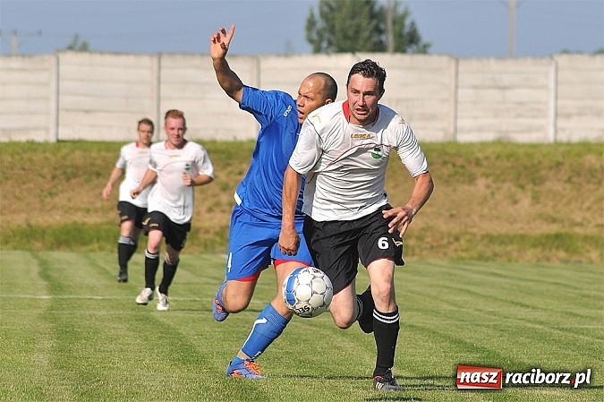 Zdjęcie w galerii na portalu naszraciborz.pl: Pietrowicki Start wygrał po golu w końcówce meczu wiadomości z regionu