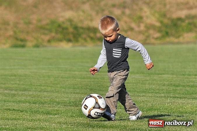 Zdjęcie w galerii na portalu naszraciborz.pl: Pietrowicki Start wygrał po golu w końcówce meczu wiadomości z regionu