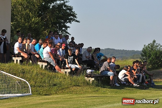 Zdjęcie w galerii na portalu naszraciborz.pl: Pietrowicki Start wygrał po golu w końcówce meczu wiadomości z regionu