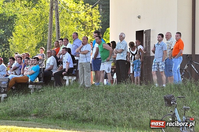 Zdjęcie w galerii na portalu naszraciborz.pl: Pietrowicki Start wygrał po golu w końcówce meczu wiadomości z regionu