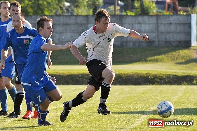 Zdjęcie w galerii na portalu naszraciborz.pl: Pietrowicki Start wygrał po golu w końcówce meczu wiadomości z regionu