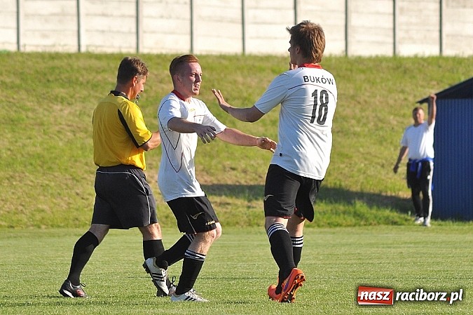 Zdjęcie w galerii na portalu naszraciborz.pl: Pietrowicki Start wygrał po golu w końcówce meczu wiadomości z regionu