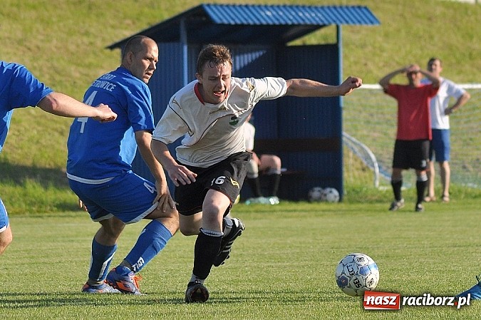 Zdjęcie w galerii na portalu naszraciborz.pl: Pietrowicki Start wygrał po golu w końcówce meczu wiadomości z regionu