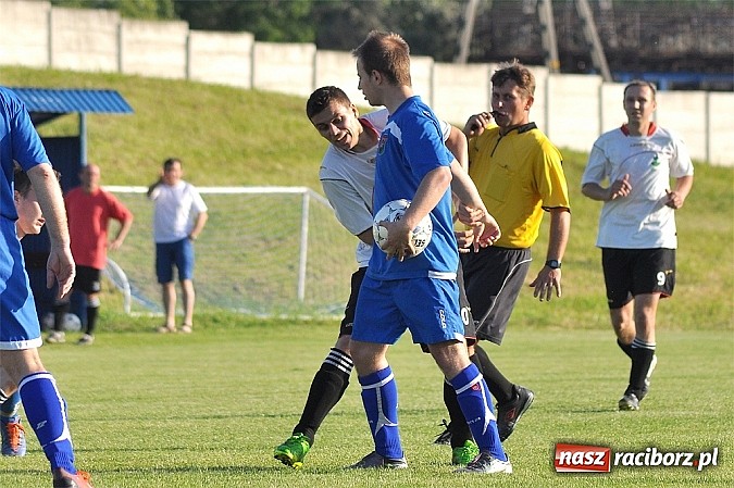 Zdjęcie w galerii na portalu naszraciborz.pl: Pietrowicki Start wygrał po golu w końcówce meczu wiadomości z regionu